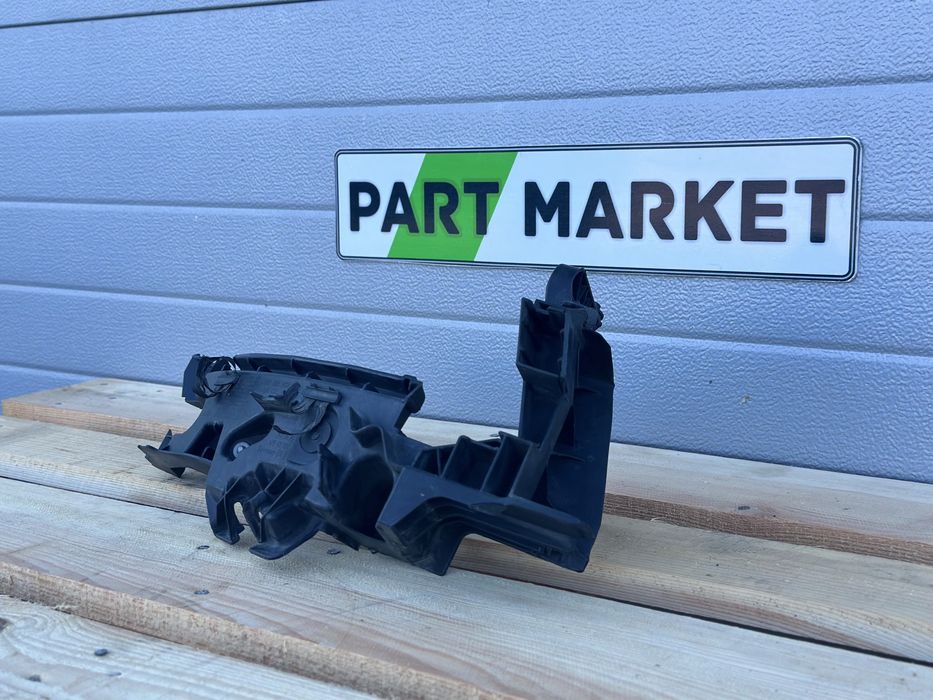 Стойка фар AUDI Q5 SQ5 8R0805608