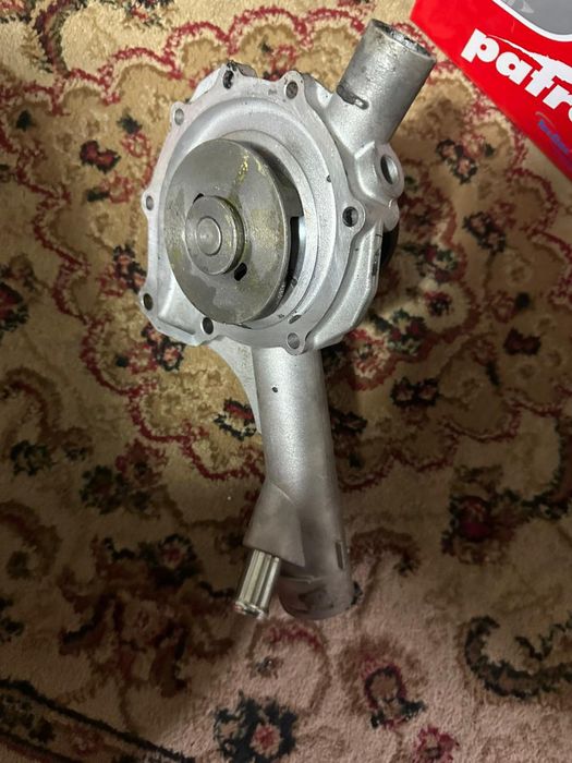 Помпа Mercedes Benz w202