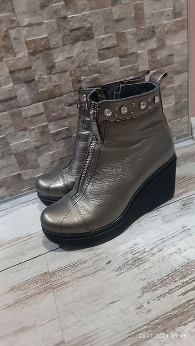 Сребристи дамски боти 37