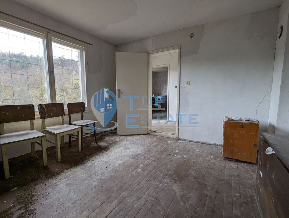 Къща с голям двор в село Вонеща вода