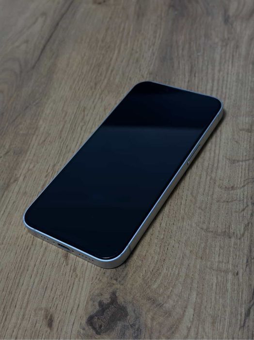 Продам Iphone 16e