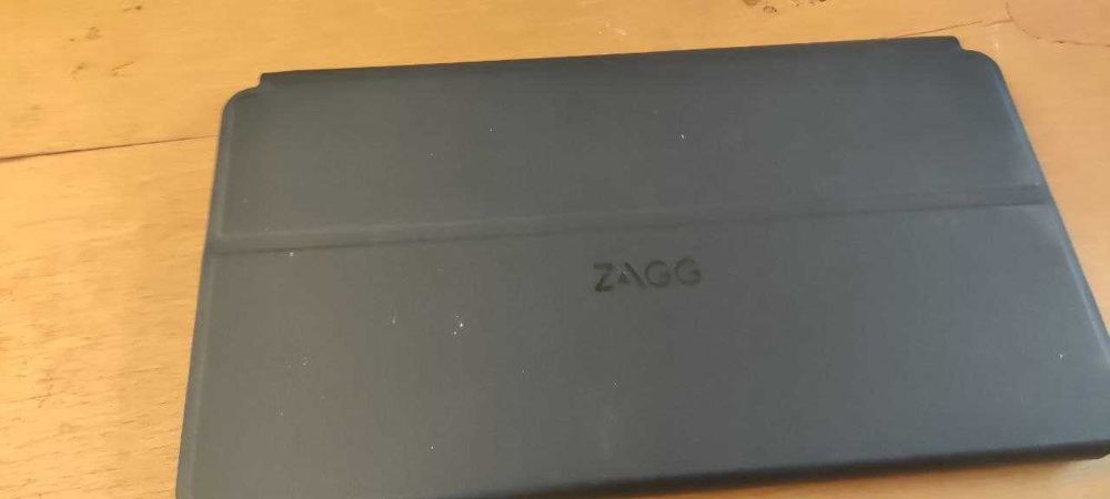 tastatura Bluetooth cu husă si stativ magnetică cu iluminare  ZAGG