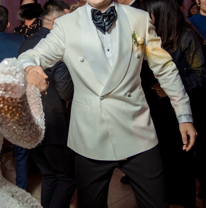 Белый смокинг