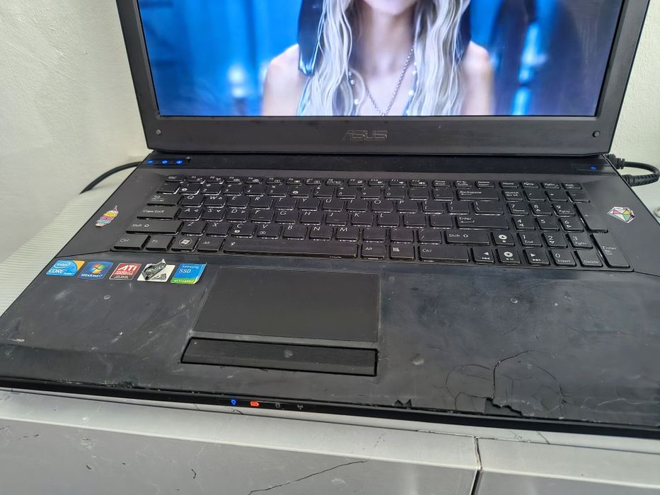 Asus G73JH – veteran ROG 17”, i7, 12GB RAM, SSD + HDD, tastatură ilumi