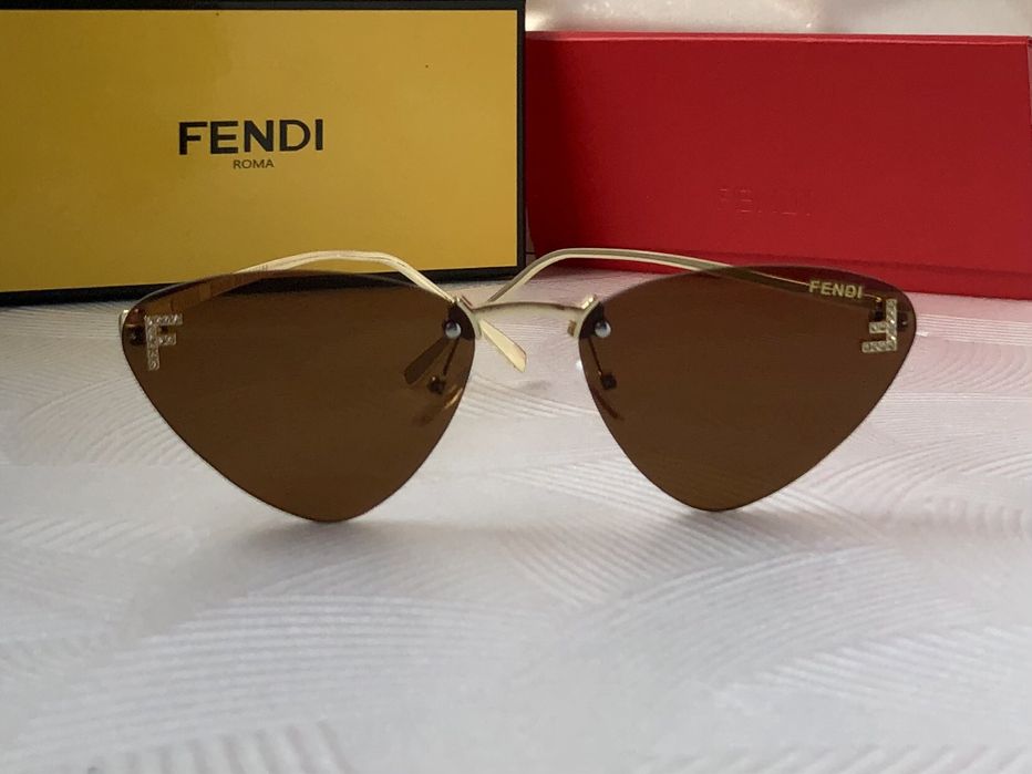 Дамски слънчеви очила триъгълни 3 цвята черни кафяви сини