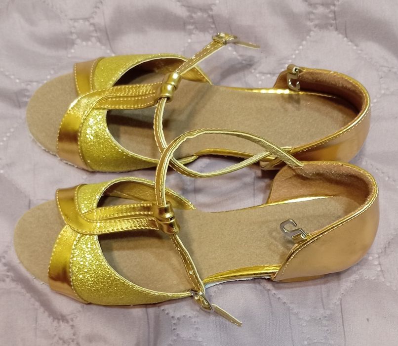 Обувки за танци. Номер 33