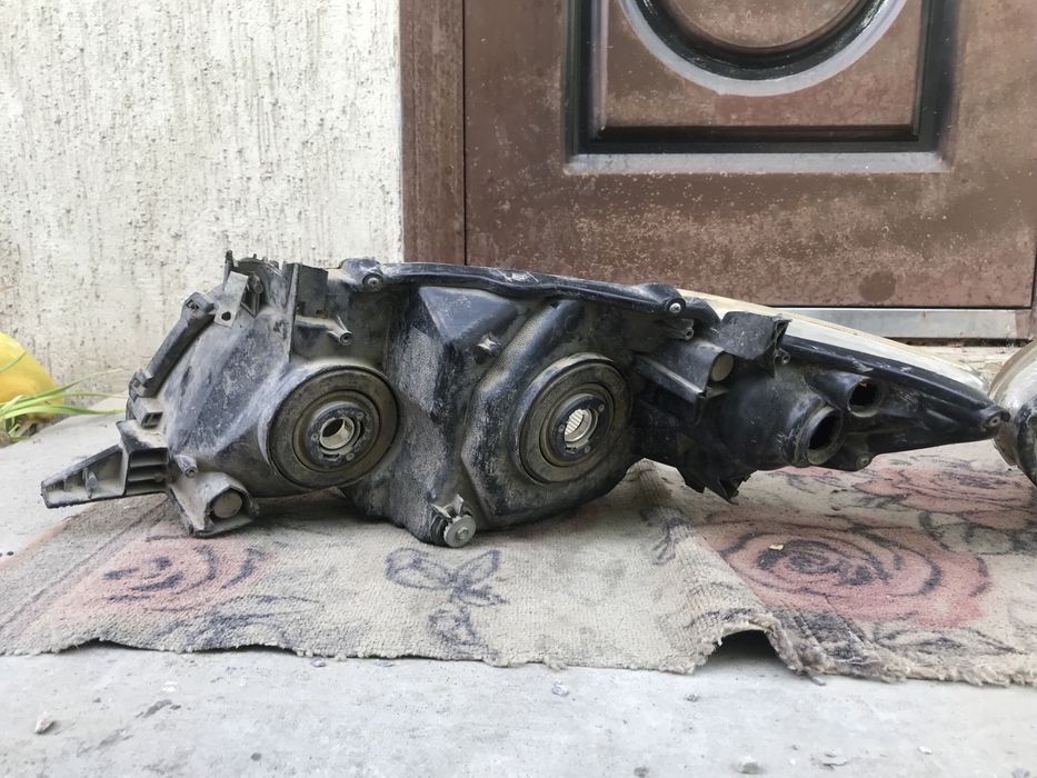 Продам фары Тойота каролла