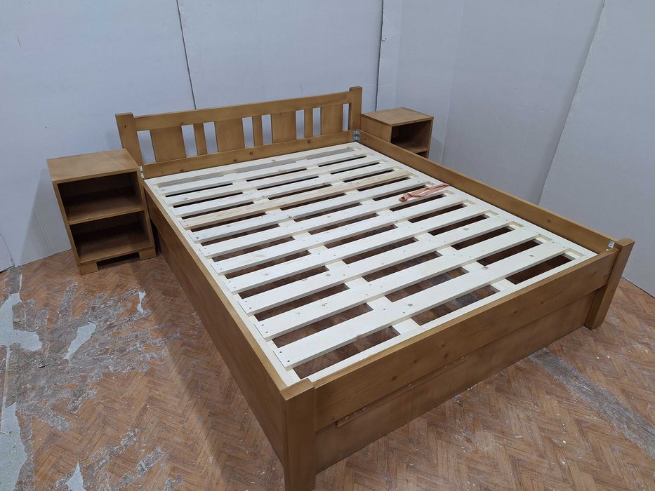 TRANSPORT GRATUIT.Pat din lemn masiv. cu spatiu pt depozitare Cod 208