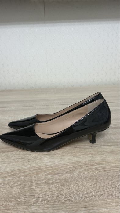 Продаю женские туфли