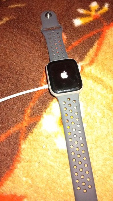 Продам смарт часы Apple