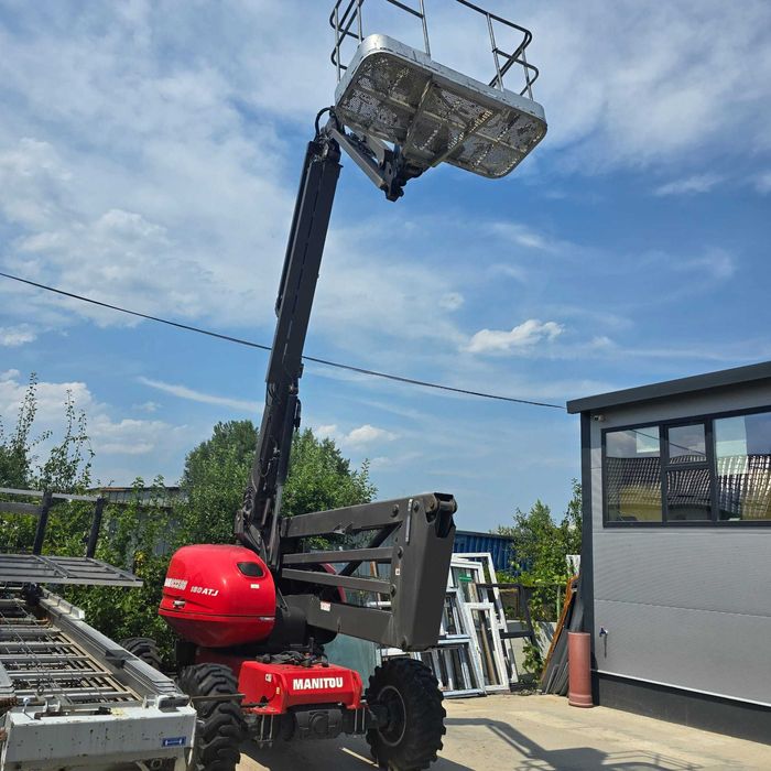 Inchiriem telehandler Manitou MRT 1840 si nacela articulata Manitou180