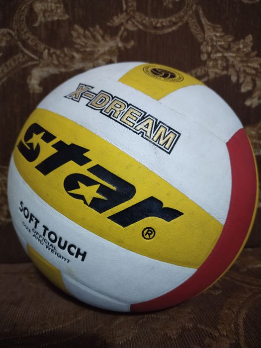 Продам мячи баскетбольный и  волейбольный