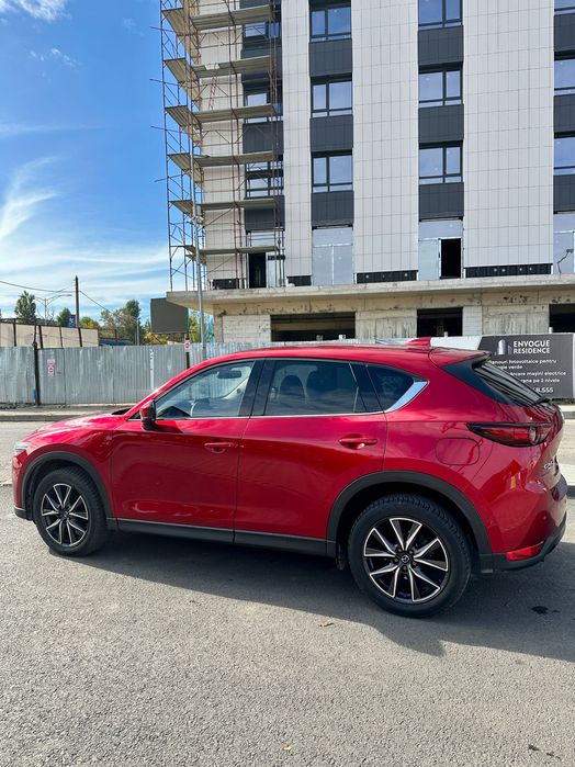 Vând Mazda CX-5 2.2 Diesel AWD, an 2017, bine întreținută, cu dotări complete.