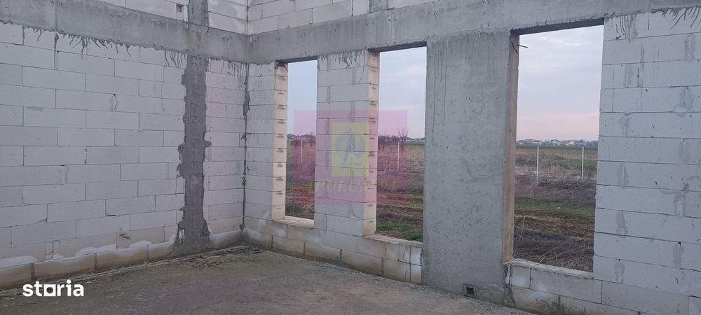 Săbăreni, casă la rosu 116 mp utili, curte 607 mp