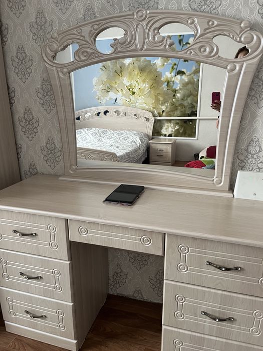 Продам спальный гарнитур