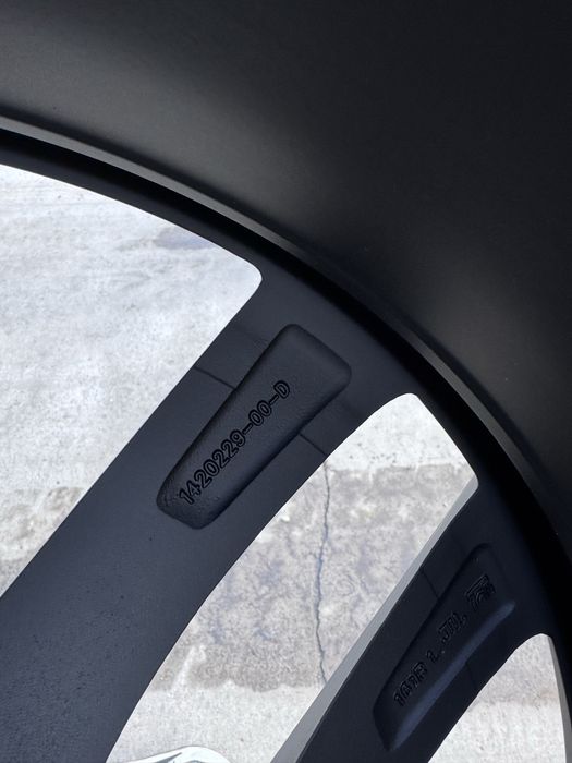 Jante originale Tesla Model S 21”,doua dimensiuni , mai late pe spate
