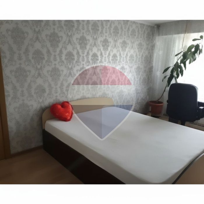Apartament 3 camere · Decomandat · Lângă UMF · Bd. Independenței · 650
