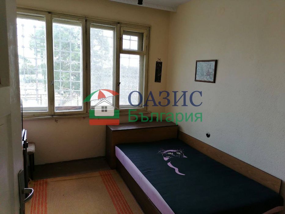 Къща 2-етажна-190 кв.м. + двор 420 кв. м., гр. Средец, обл. Бургас
