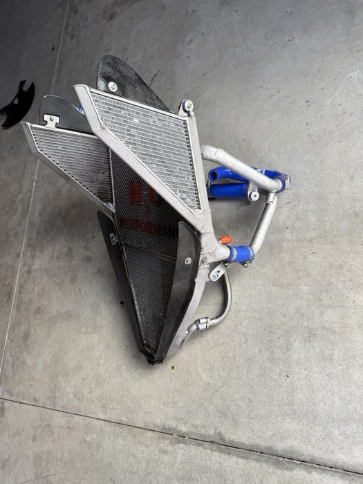 Рейсингов радиаторH2O за Ducati Panigale