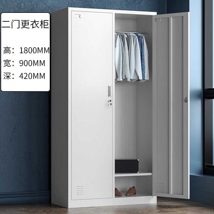 Металлический шкаф для хранения одежды в офисе и рабочих помещениях