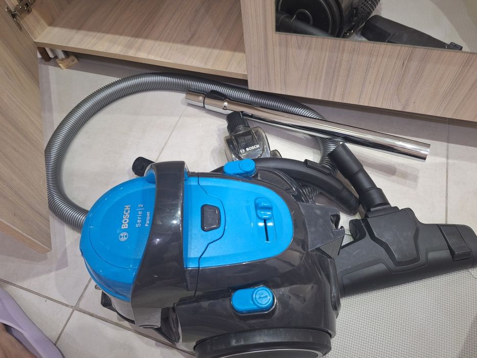 Aspirator fără sac bosch series 2 parquet