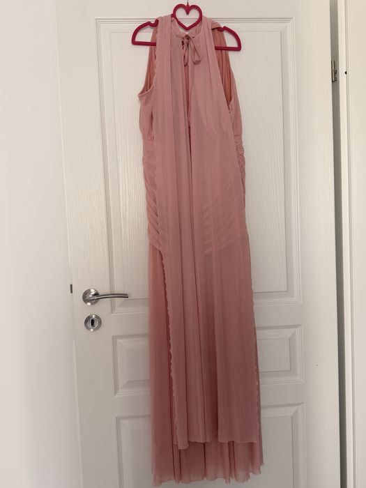 Rochie elegantă lungă, mărimea L, într-o nuanță superbă de roz.
