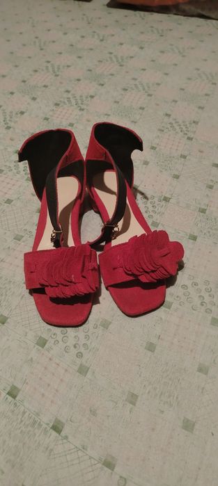 Запазени нови почти не носени