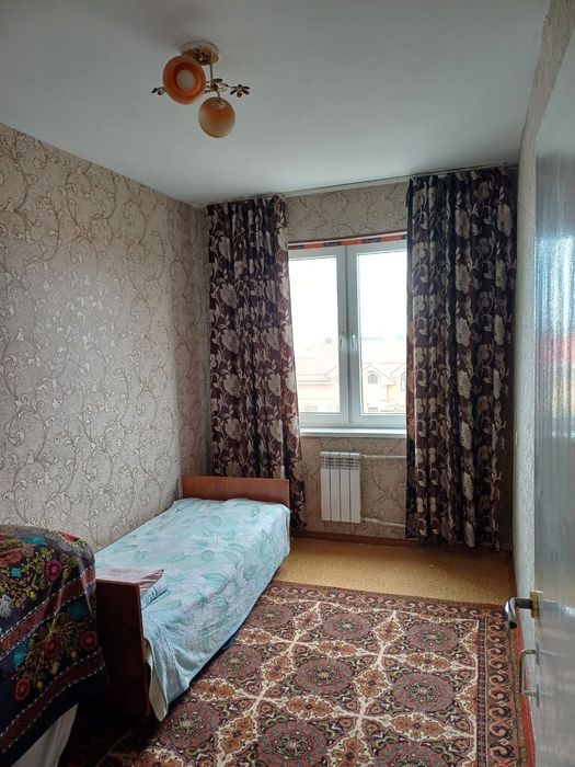 Продается трехкомнатная квартира в городе Навои