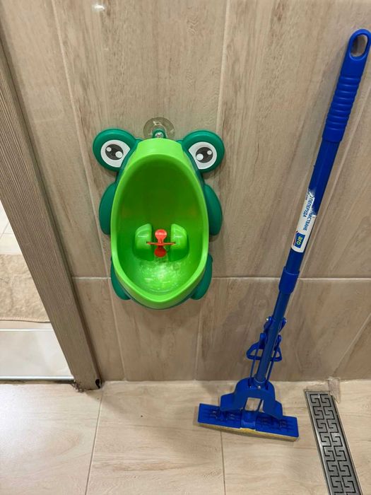 Детско писоарче жаба ЗЕЛЕН само за 10Eur.