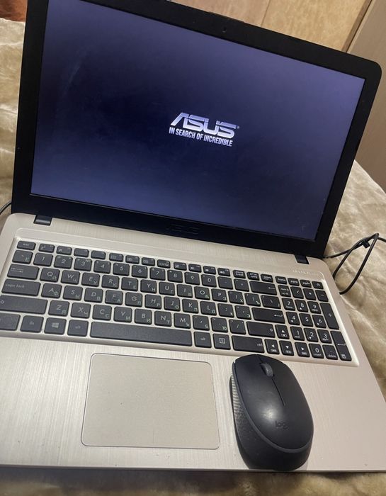 Продам ноутбук  работает