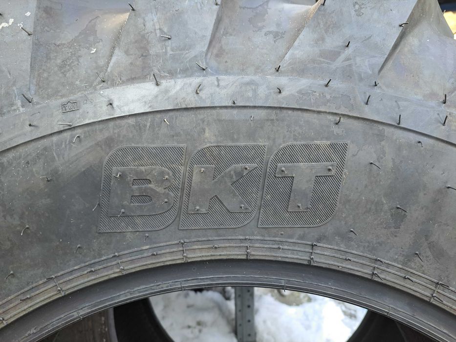 16.9-28 BKT 14PLY cauciucuri noi cu garantie anvelope BULDO spate