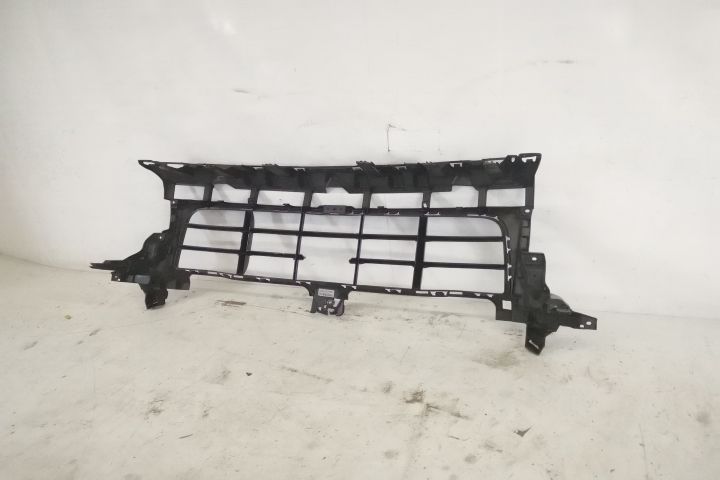 Порше Каиен / Porsche Cayenne Оригинална централна решетка в добро със