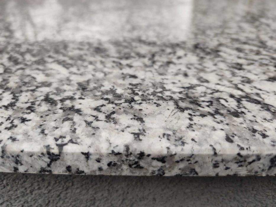 Pervaze geamuri interior si exterior din marmura si granit