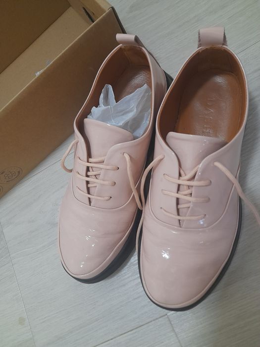 Pantofi de dama cu șiret