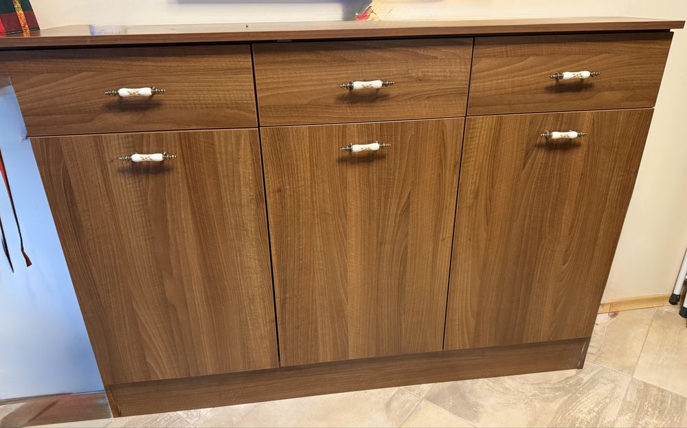 Кухня   без електроуреди