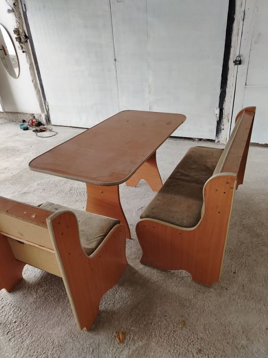 Стол и уголок стуля