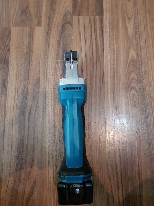 Foarfecă de taiat tablă Makita DJS  161