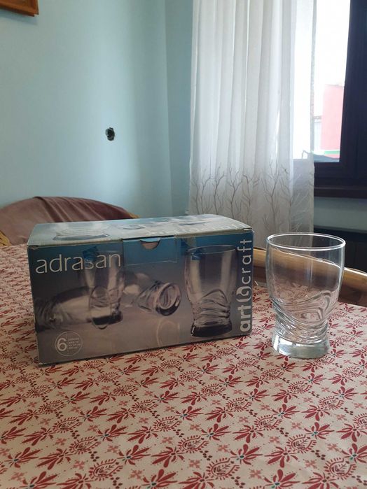 Шест броя чаши за сок