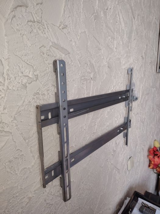 Настенный держатель для телевизора