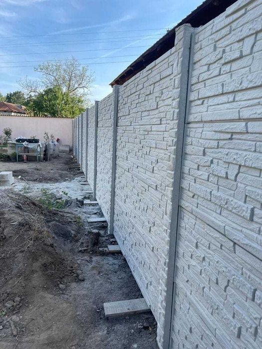Construim garduri si porti din panouri stil jaluzele, sipca metalica, tabla cutata, BCA