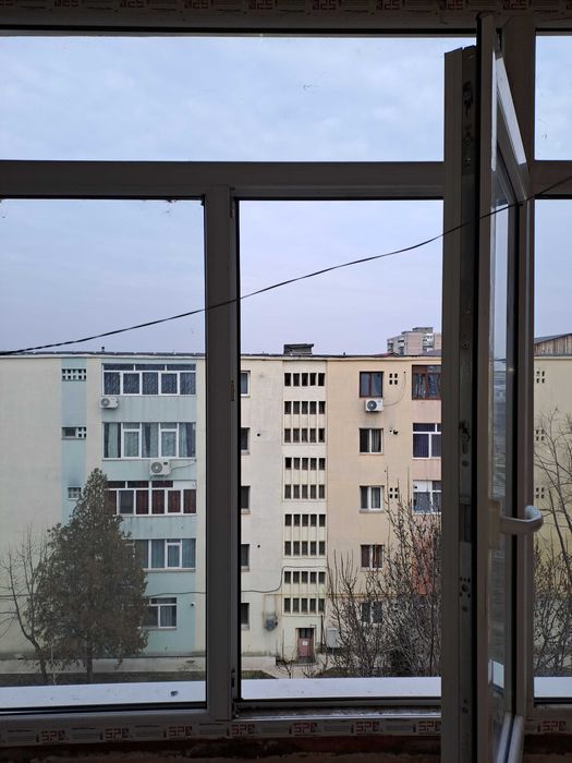 Vand apartament 3 camere