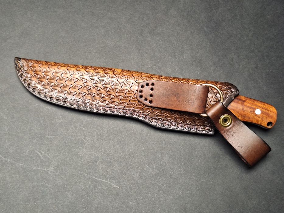 Ловен нож-Ръчна изработка-стомана D2 с кания от телешки кожа