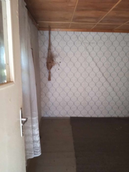 Вила източно от военния полигон в Казанлък