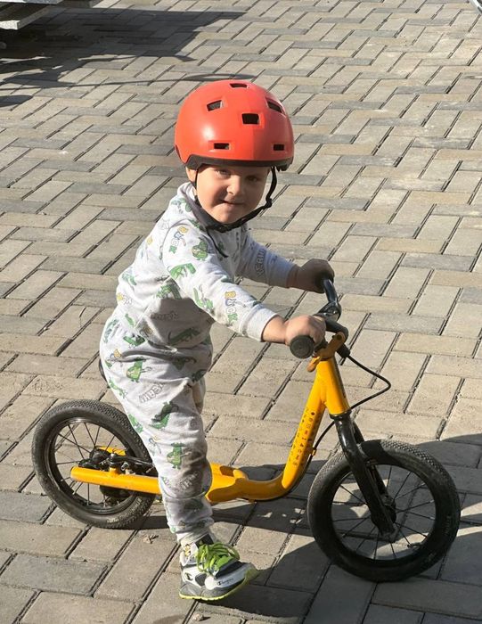 Беговел decathlon + шлем
