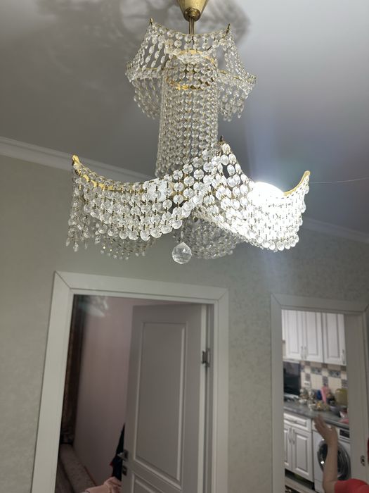 Продам люстру срочно