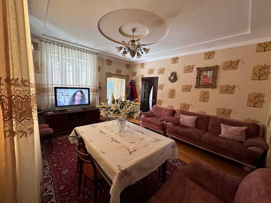 Коттедж. Юнусабад Ц-5, 2,6 соток, 2 этажа, 5 комнат, угловой=