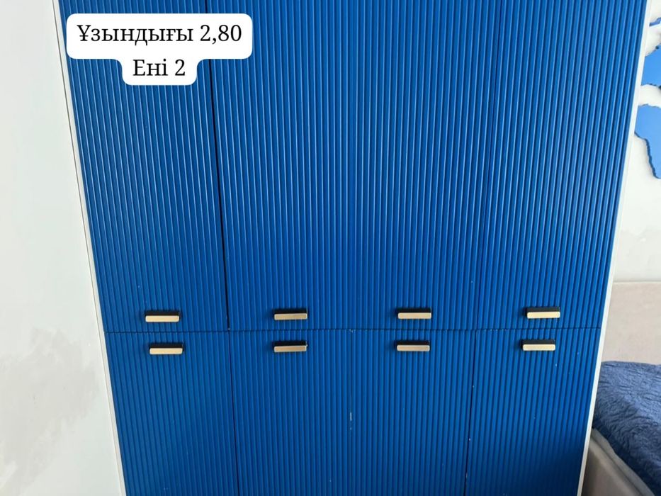Два больших шкафа и рабочее место для школьника