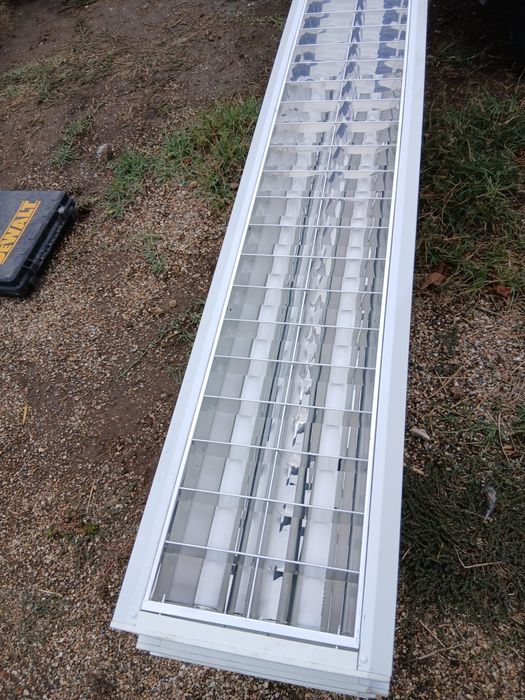 Plafoniere metalice pentru iluminat rezidential sau industrial