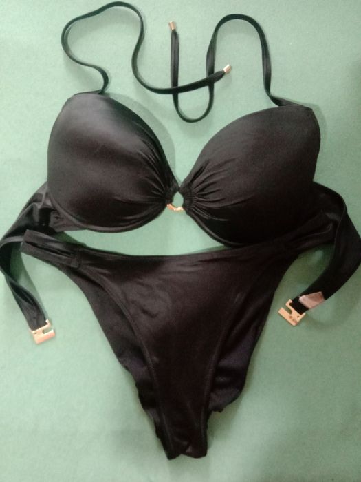 Распродажа! Купальник известного бренда Arena