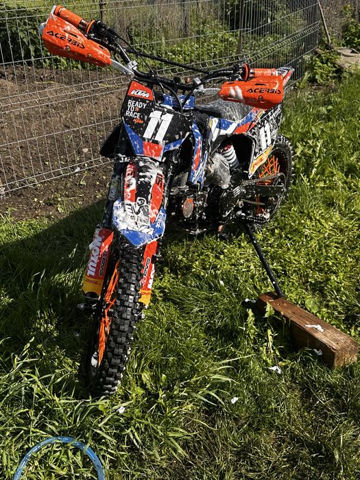 Vând cross 125cc 4t 30h de funcționare. Nu necesită nici o investiție tehnică cât și estetică